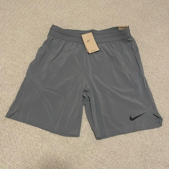 Nike Other - NWT Nike Men's Gray Training Shorts - Size Medium